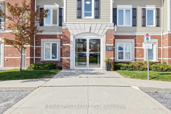 Living room - 105 - 102 Aspen Springs Drive, Clarington, ON L1C5N6 Photo 2