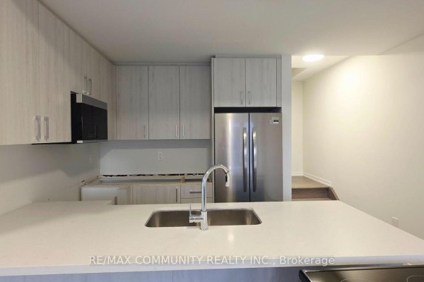 Kitchen - 105 - 158 Matawin Lane, Richmond Hill, ON L4B0H7 Photo 4