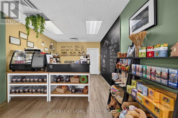 105 - 2323 Bloor Street W, Toronto, ON M6S4W1 Photo 4