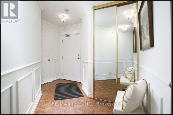 Primary Bedroom - 105 - 360 Watson Street W, Whitby, ON L1N9G2 Photo 5