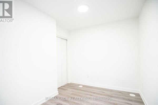 Laundry room - 105 - 3686 St Clair Avenue E, Toronto, ON M1M0E4 Photo 5