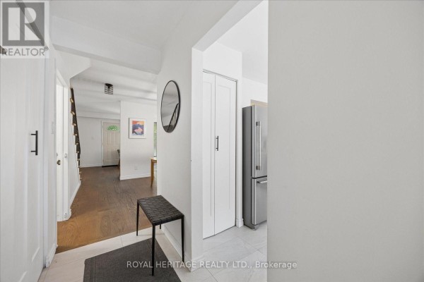 Primary Bedroom - 105 - 701 Burnhamthorpe Road, Toronto, ON M9C2Z6 Photo 5