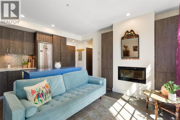 Living room - 105 1011 Burdett Ave, Victoria, BC V8V3G9 Photo 5