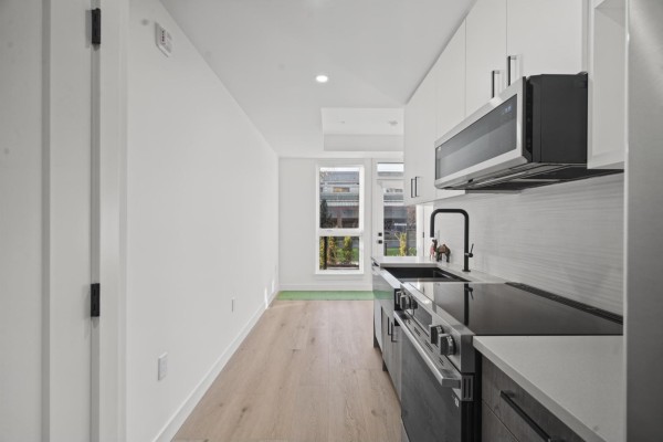 105 10405 147 Street, Surrey, BC V3R0J5 Photo 3