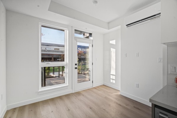 105 10405 147 Street, Surrey, BC V3R0J5 Photo 4