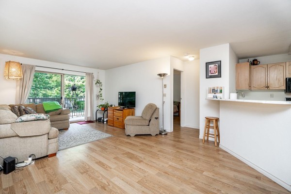 105 10743 139 Street, Surrey, BC V3T4L8 Photo 4