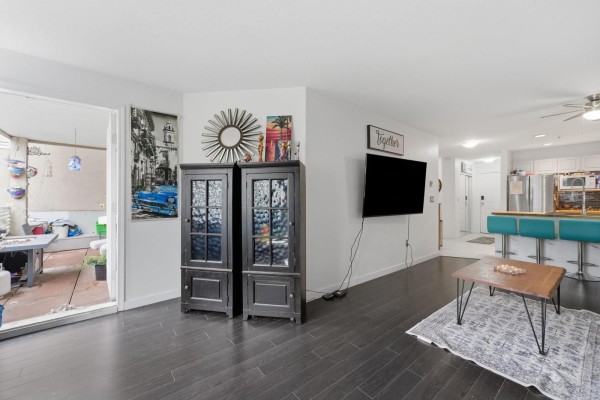 105 1153 Vidal Street, White Rock, BC V4B3T4 Photo 5