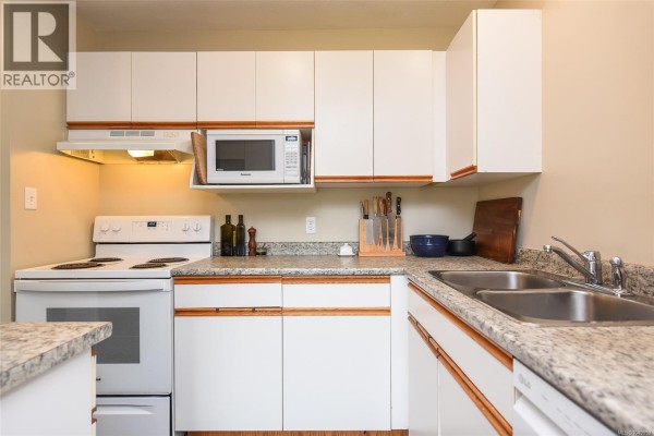 Kitchen - 105 123 Back Rd, Courtenay, BC V9N3W5 Photo 4