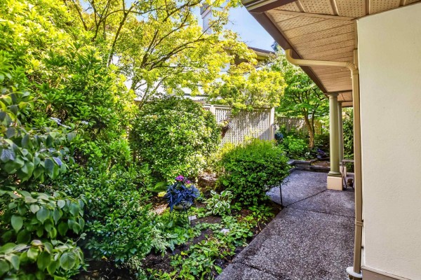 105 13888 70 Avenue, Surrey, BC V3W0R8 Photo 4