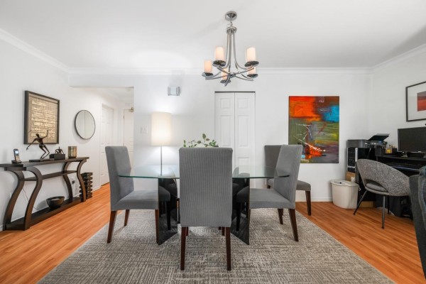 105 1447 Best Street, White Rock, BC V4B4E5 Photo 4