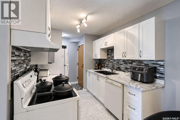 Bedroom - 105 1580 Olive Diefenbaker Drive, Prince Albert, SK S6V7M6 Photo 5