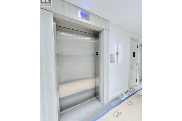 105 2268 E Broadway, Vancouver, BC V5N0L2 Photo 2