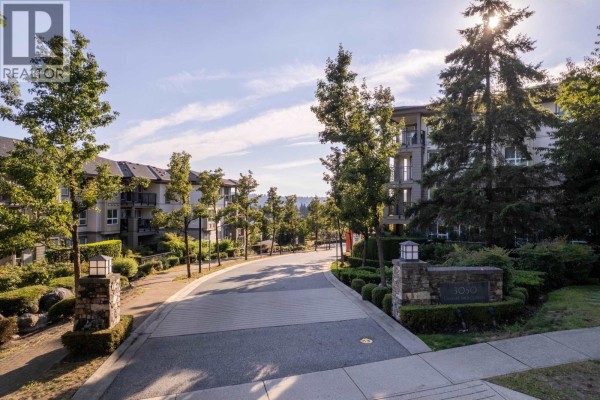 105 3050 Dayanee Springs Boulevard, Coquitlam, BC V3E0A2 Photo 2