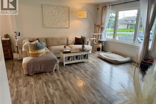 Living room - 105 5th Street E, Nipawin, SK S0E1E0 Photo 3