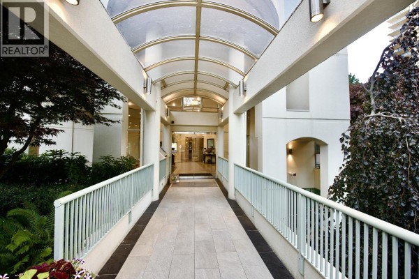 105 6188 Patterson Avenue, Burnaby, BC V5H2N1 Photo 4