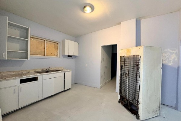 Kitchen - 105 Andrews Street, Winnipeg, MB R2W4S3 Photo 4