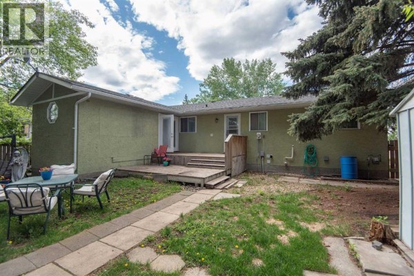 4pc Bathroom - 105 Bell Street, Red Deer, AB T4R1L6 Photo 2