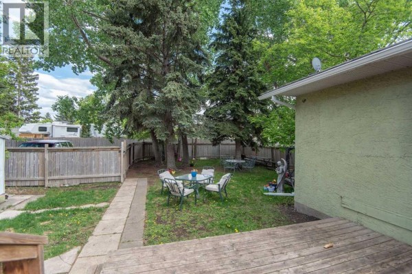 Bedroom - 105 Bell Street, Red Deer, AB T4R1L6 Photo 3