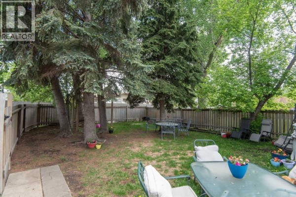 Bedroom - 105 Bell Street, Red Deer, AB T4R1L6 Photo 4