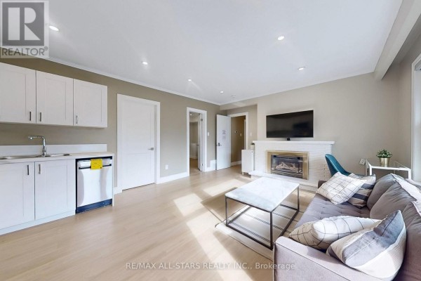 105 Betty Ann Drive, Toronto, ON M2N1X1 Photo 5