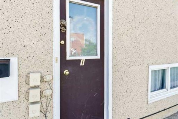 105 Broadway Avenue E, Redcliff, AB T0J2P0 Photo 2