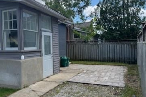 Laundry room - 105 Catharine Avenue, Brantford, ON N3T1Y1 Photo 2