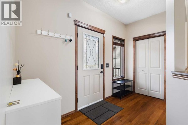 Foyer - 105 Cortina Bay Sw, Calgary, AB T3H0B5 Photo 4