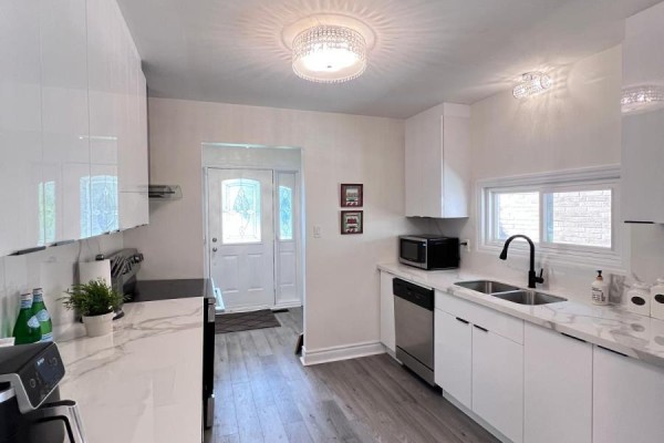 Sunroom - 105 Fred Varley Drive, Markham, ON L3R1S9 Photo 4