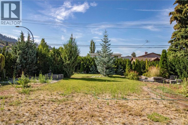 105 Lee Avenue, Penticton, BC V2A3V9 Photo 5