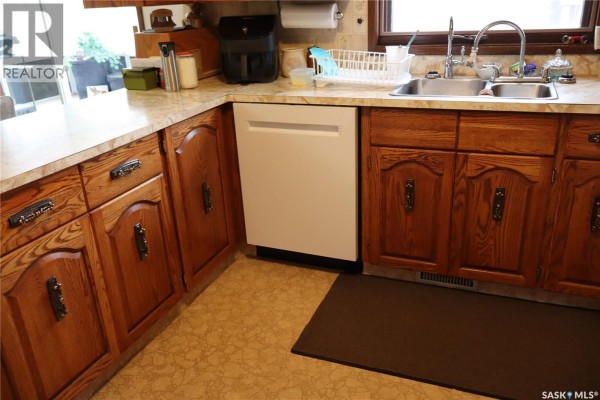 Laundry room - 105 Magnan Street, Gravelbourg, SK S0H1X0 Photo 4