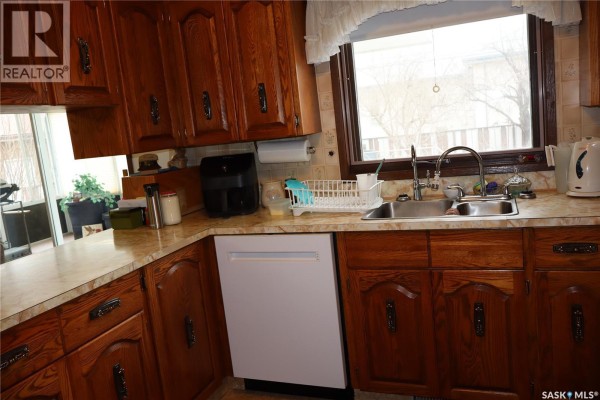 2pc Bathroom - 105 Magnan Street, Gravelbourg, SK S0H1X0 Photo 5