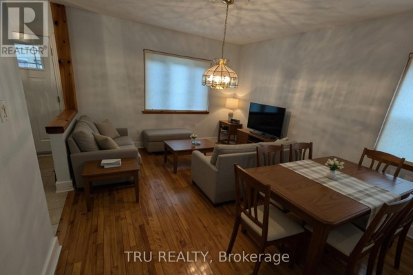 105 Mailes Avenue, Ottawa, ON K1Z6V5 Photo 3