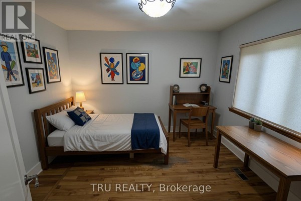 105 Mailes Avenue, Ottawa, ON K1Z6V5 Photo 4