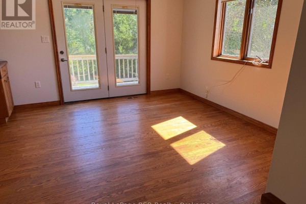 Living room - 105 Maple Grove Lane, Georgian Bluffs, ON N4K0G2 Photo 5