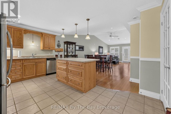 105 Meadow Lane, Wasaga Beach, ON L9Z0A4 Photo 5