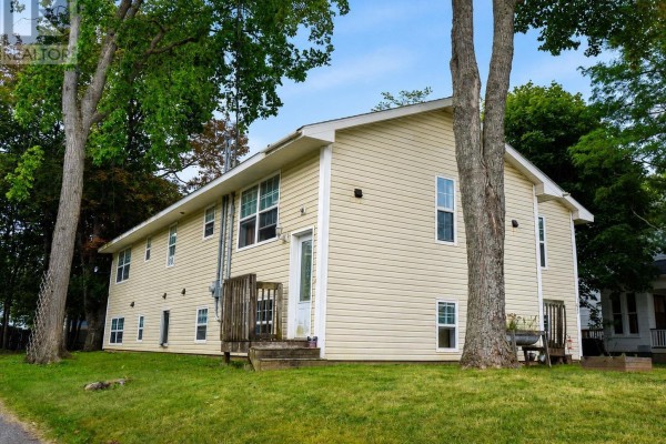 105 Park Street, Truro, NS B2N3J5 Photo 2