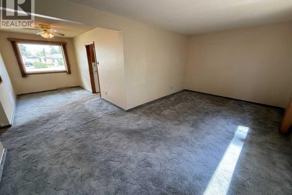 Bedroom - 105 Poplar Place, Hinton, AB T7V1E6 Photo 4