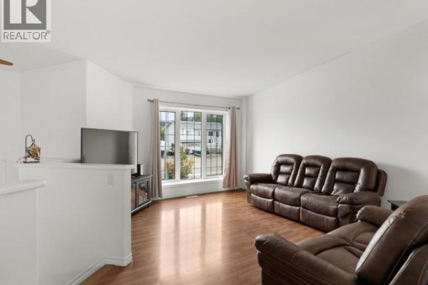 Living room - 105 Pueblo Crescent, Whitehorse, YT Y1A6V3 Photo 3