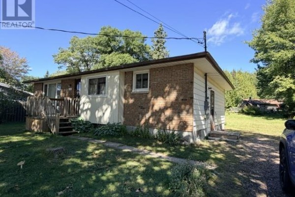 Living room - 105 Rousseau Cres, Blind River, ON P0R1B0 Photo 3