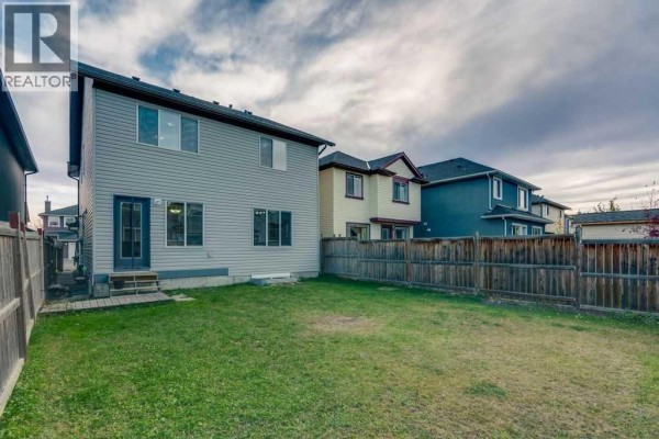 Living room - 105 Saddlecrest Green Ne, Calgary, AB T3J5N5 Photo 5