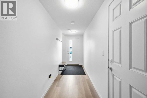 105 South Point Manor Sw, Airdrie, AB, photo 2