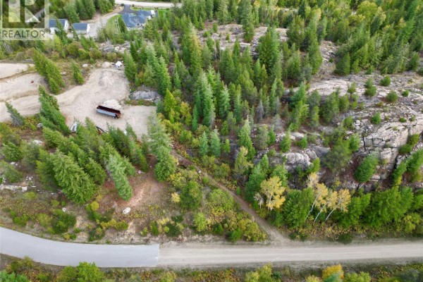 105 Upland Crescent, Castlegar, BC V1N0A2 Photo 2