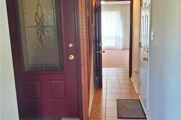 105 Wilkes Crescent, Toronto, ON M1L0B2 Photo 4