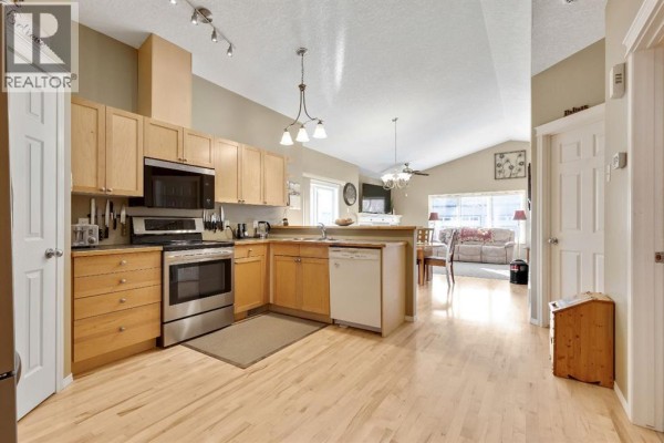 Dining room - 105 Willow Ridge Crescent Sw, Diamond Valley, AB T0L0H0 Photo 3