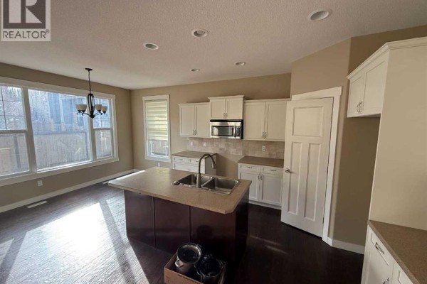 105 Wolf Willow Cove, Hinton, AB, photo 3