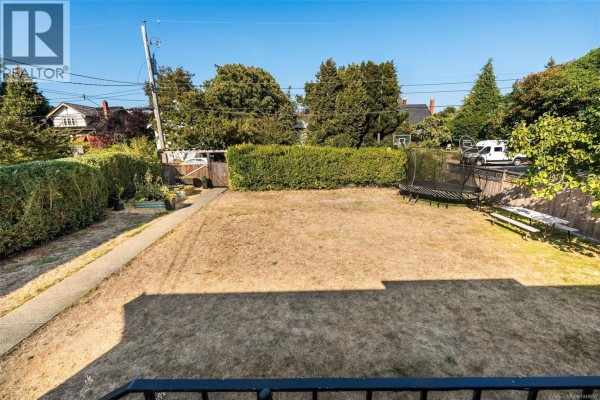 1050 Deal St, Oak Bay, BC, photo 2