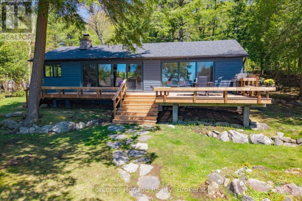 Living room - 1050 Fair-lee Park Road, Muskoka Lakes, ON P0B1G0 Photo 2