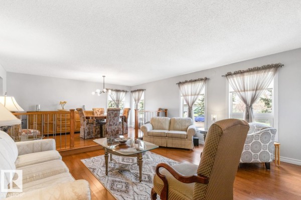 Family room - 10502 158 St Nw, Edmonton, AB T5P2Y6 Photo 4