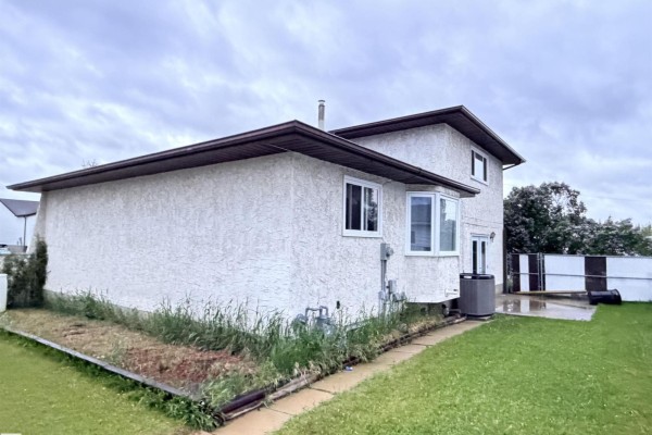 Family room - 10503 110 St, Westlock, AB T7P1A3 Photo 4