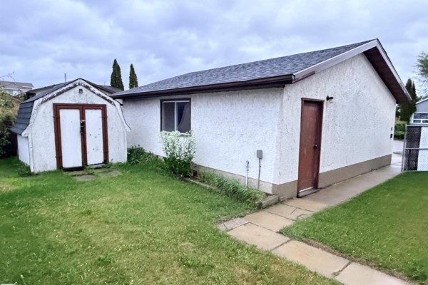 Primary Bedroom - 10503 110 St, Westlock, AB T7P1A3 Photo 5